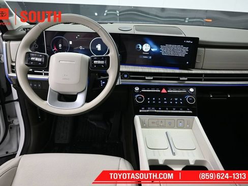 Used 2025 Hyundai Santa Fe Calligraphy AWD/4WD image 11