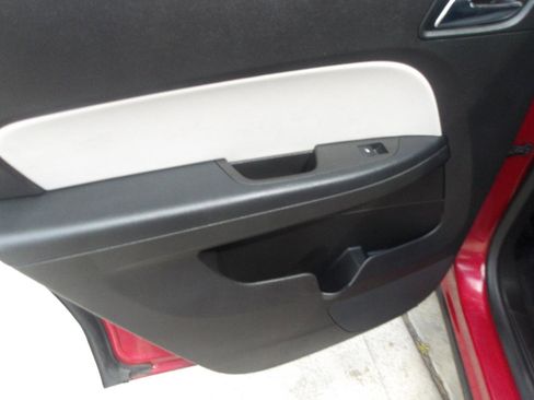 Used 2015 Chevrolet Equinox LT image 16
