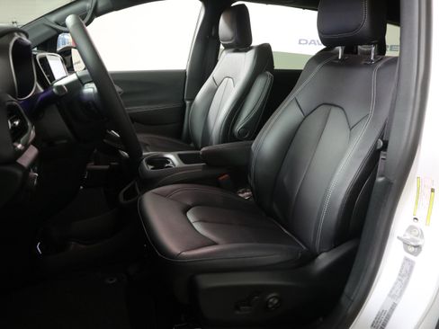 New 2026 Chrysler Pacifica Select image 23