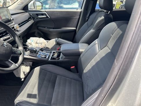 Used 2024 Mitsubishi Outlander FWD image 7