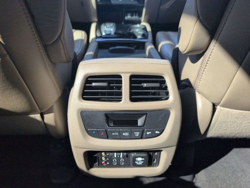 Used 2016 Honda Pilot Touring image 17