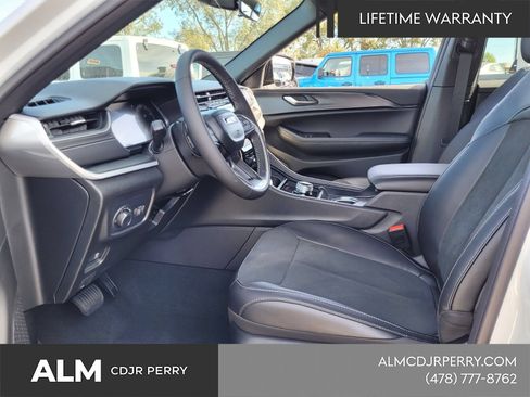 New 2025 Jeep Grand Cherokee L Altitude AWD/4WD image 3