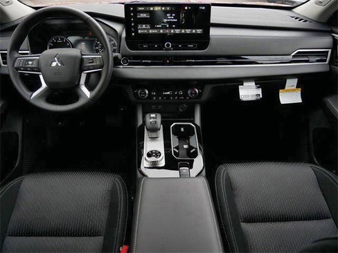 New 2025 Mitsubishi Outlander ES image 7