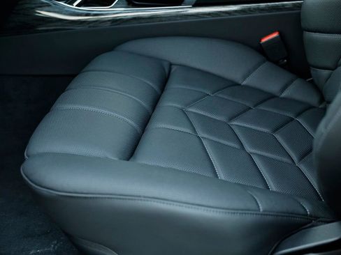 New 2026 BMW 740i w/ Executive Package image 24