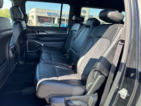 Used 2024 Jeep Wagoneer L Series II w/ Flexible Seating Group image 7