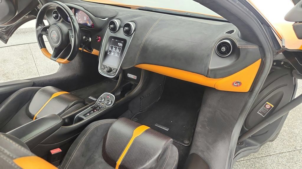 Used 2016 McLaren 570S Coupe RWD image 38