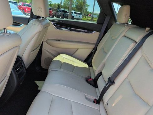Used 2018 Cadillac XT5 FWD image 14