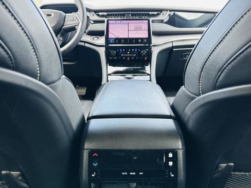 Used 2023 Jeep Grand Cherokee L Limited w/ Luxury Tech Group II image 28