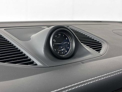 New 2026 Porsche Macan image 17