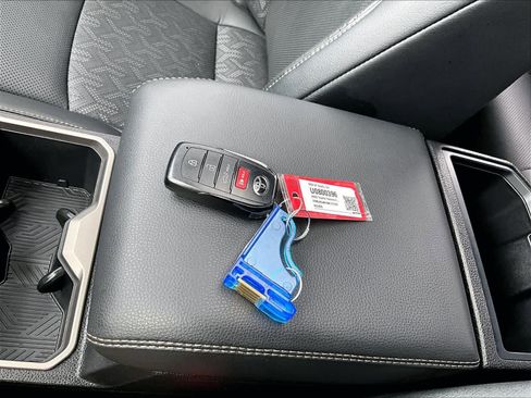 Used 2025 Toyota Tacoma Limited image 31