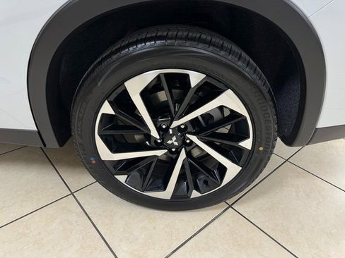 Used 2024 Mitsubishi Outlander 4WD Plug-In Hybrid image 28