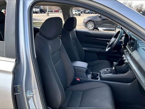 Used 2025 Honda CR-V EX image 29