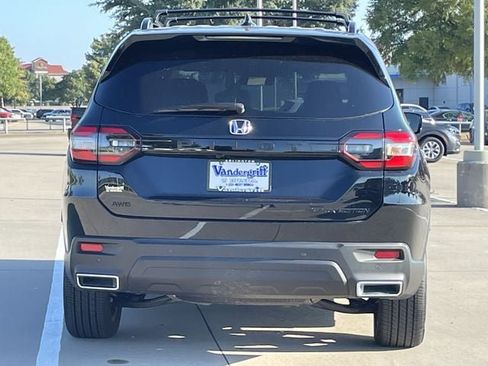 Used 2025 Honda Pilot Black Edition image 5