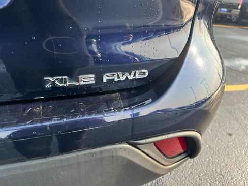 Used 2021 Toyota Highlander XLE AWD/4WD image 6