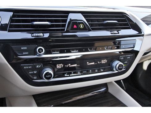 Used 2020 BMW 530i w/ Convenience Package image 28