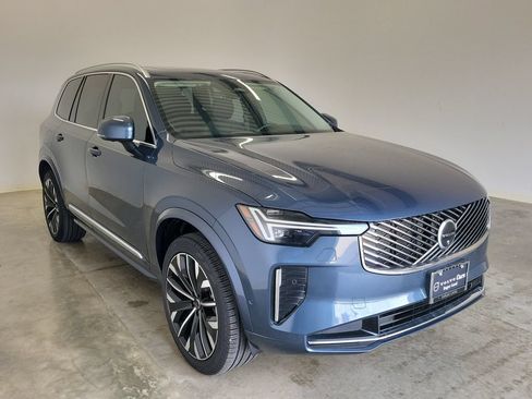 Used 2025 Volvo XC90 B5 Plus AWD/4WD image 4