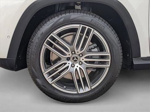 Used 2025 Mercedes-Benz GLS 450 4MATIC image 10