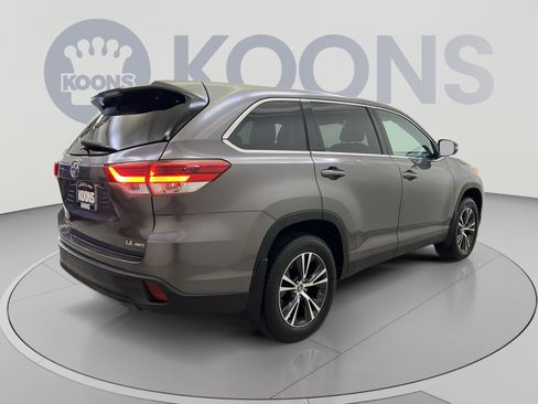 Used 2019 Toyota Highlander Plus AWD/4WD image 8
