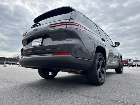 Used 2023 Jeep Grand Cherokee L Laredo image 10