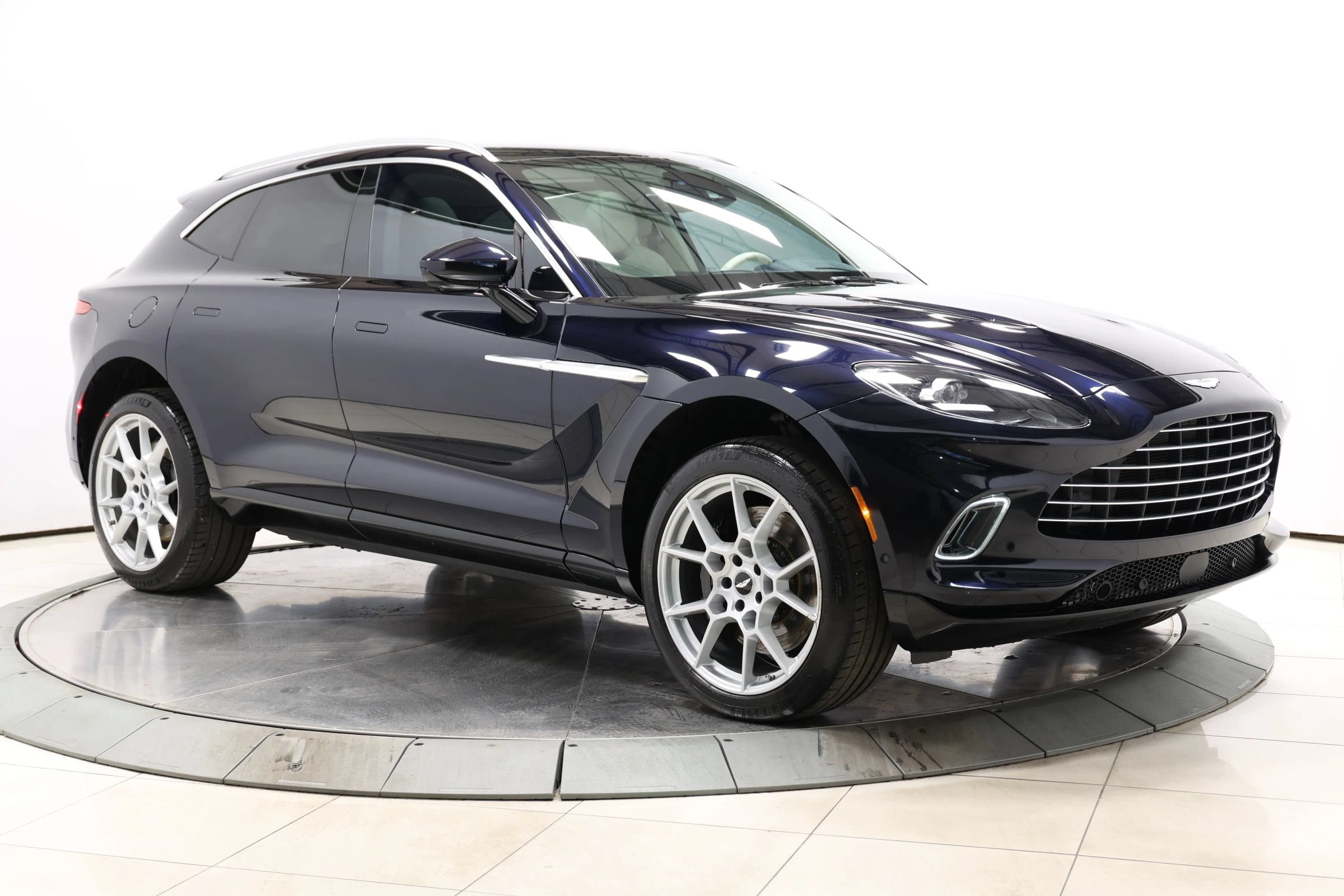 Used 2021 Aston Martin DBX AWD/4WD image 89