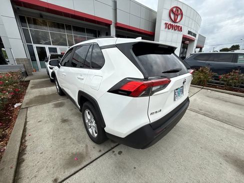 Used 2021 Toyota RAV4 XLE w/ Convenience Package AWD/4WD image 7