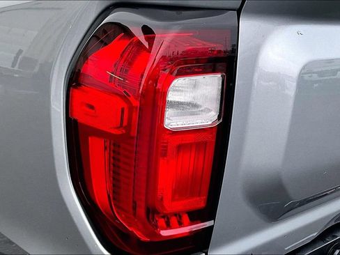 Used 2025 GMC Canyon AT4 image 31