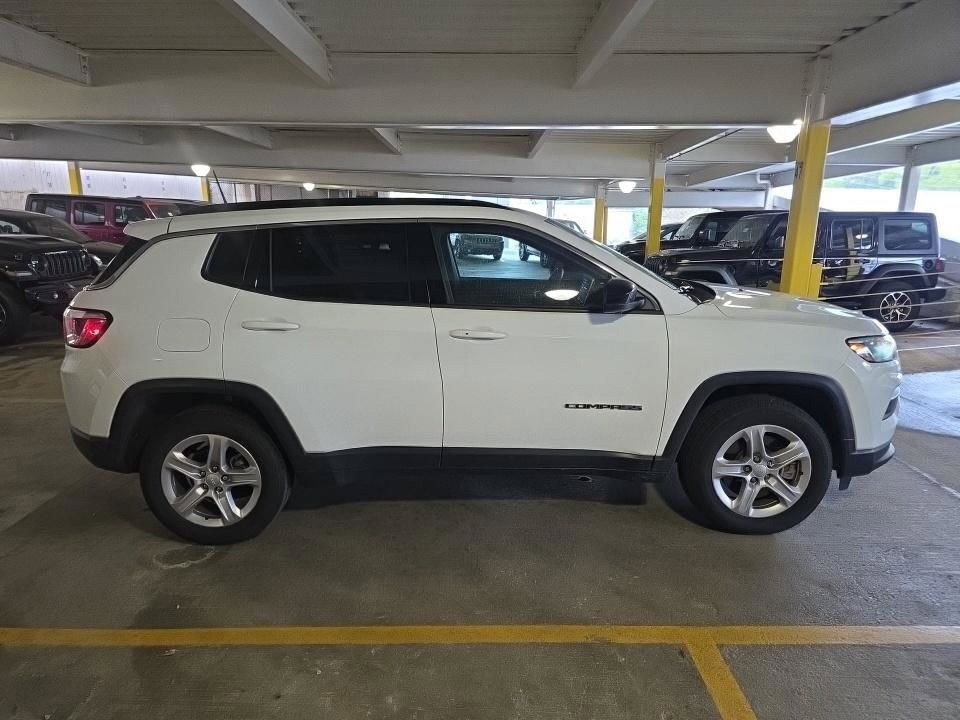 Used 2023 Jeep Compass Latitude w/ Convenience Group AWD/4WD image 8