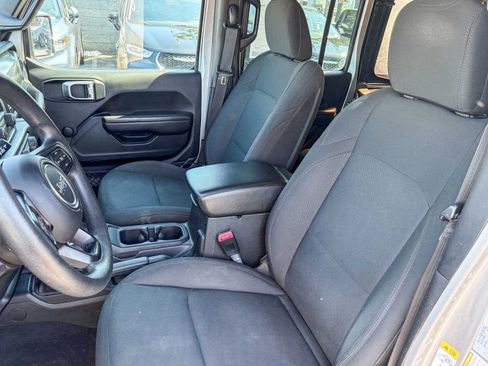 Used 2018 Jeep Wrangler Unlimited Sport AWD/4WD image 16
