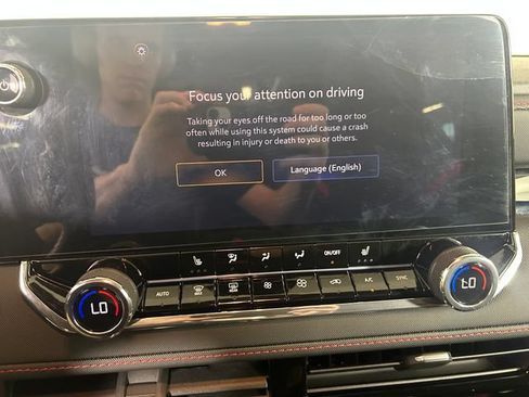 Used 2025 Chevrolet Colorado Z71 w/ Technology Package AWD/4WD image 21