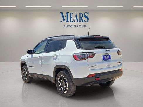 Used 2025 Jeep Compass Trailhawk AWD/4WD image 3