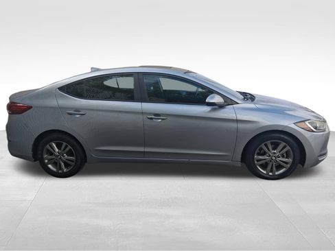 Used 2017 Hyundai Elantra Value Edition w/ Cargo Package FWD image 4