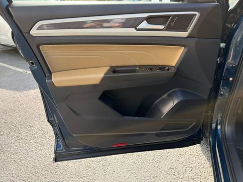 Used 2022 Volkswagen Atlas Cross Sport SE image 11