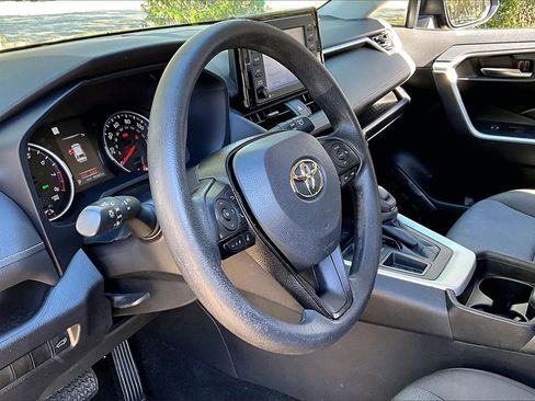 Used 2021 Toyota RAV4 XLE image 14