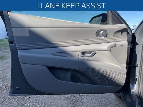 Used 2025 Hyundai Elantra SEL image 13