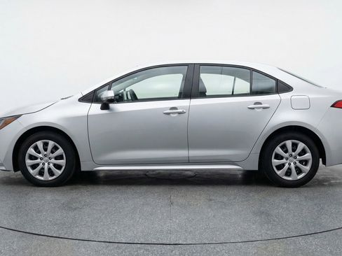 Used 2025 Toyota Corolla LE FWD image 5