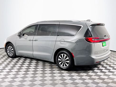 Used 2021 Chrysler Pacifica Touring-L image 6