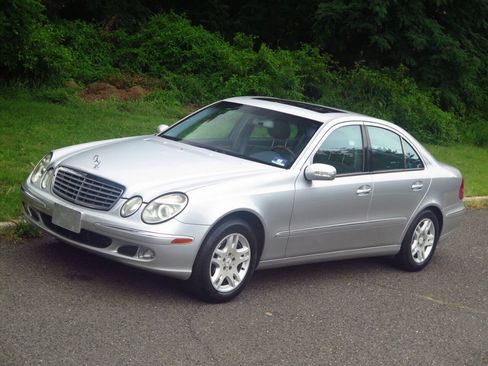 Used 2003 Mercedes-Benz E 320 Sedan image 23