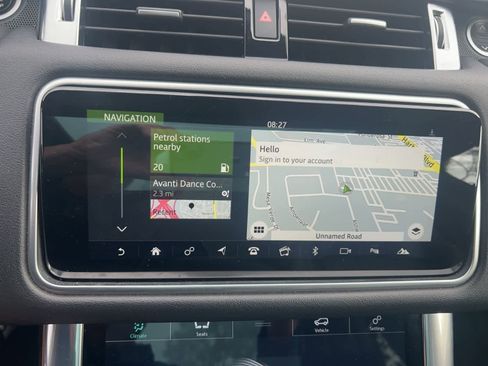 Used 2018 Land Rover Range Rover Sport SE image 38