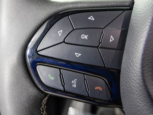 Used 2024 Chrysler Pacifica Limited FWD image 33
