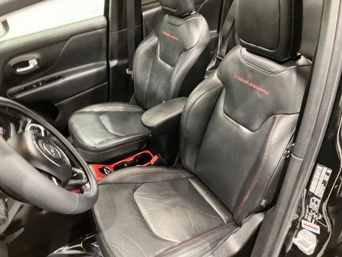 Used 2018 Jeep Renegade Trailhawk image 36