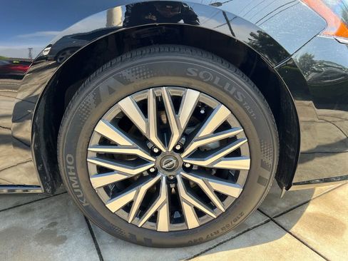Used 2024 Nissan Altima 2.5 SV FWD image 5
