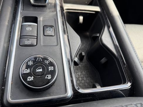 Used 2022 Nissan Pathfinder SV AWD/4WD image 4