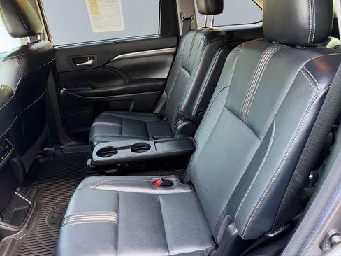 Used 2018 Toyota Highlander SE AWD/4WD image 18