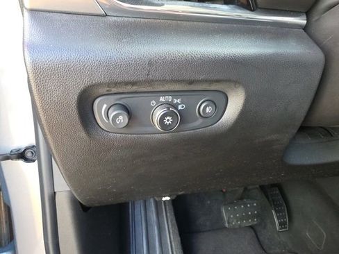 Used 2019 Chevrolet Traverse LT w/ LT Premium Package FWD image 16