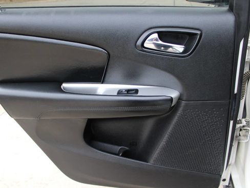 Used 2017 Dodge Journey SXT w/ Comfort/Convenience Group image 10