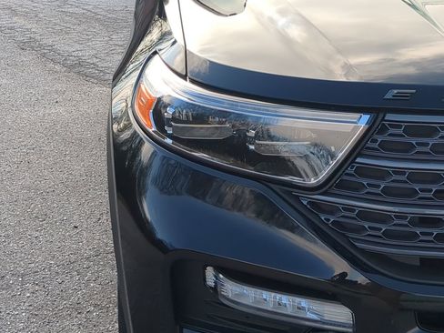 Certified 2021 Ford Explorer XLT w/ Equipment Group 202A image 8