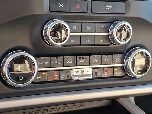 Certified 2023 Ford Expedition Limited image 17