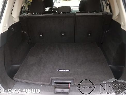 Used 2021 Nissan Rogue SV FWD image 15