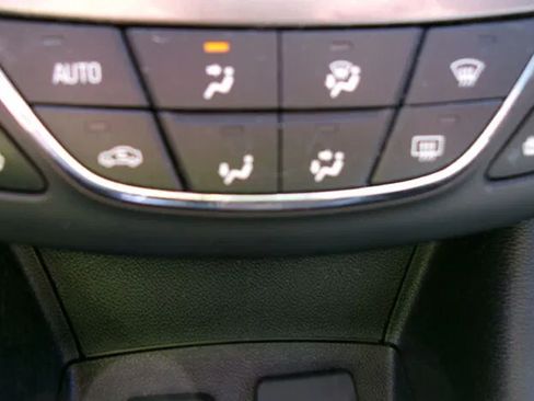 Used 2019 Chevrolet Cruze LT w/ Convenience Package FWD image 17