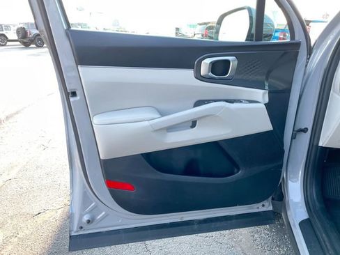 Used 2025 Kia Sorento S w/ Panoramic Sunroof Package image 10